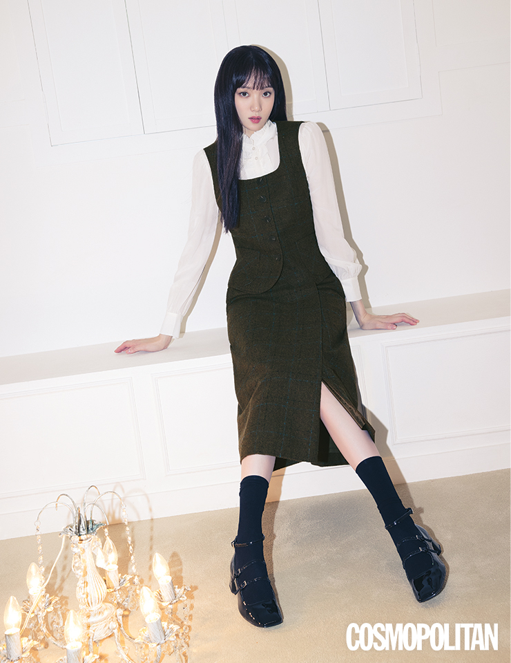 울터치 체크 베스트와 스커트 모두 더엣지.