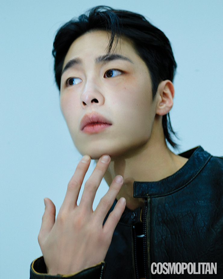 레더 재킷, 이너 톱 모두 가격미정 디젤.