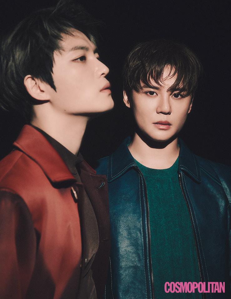 (김재중)코트 가격미정 지용킴. 이너 톱 가격미정 우영미. (김준수)가죽 재킷, 이너 톱 모두 가격미정 돌체앤가바나.