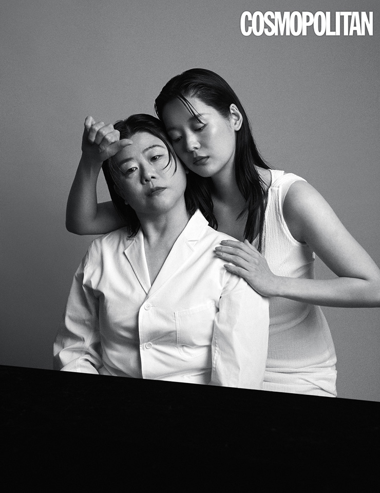 (이정은)재킷 33만원대 아치더. (이소별)원피스 31만9천원 분더캄머.