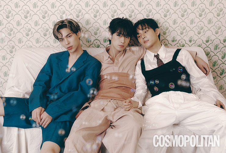  (BX)블레이저, 쇼츠 가격미정 8 by YOOX. (용희)니트, 셔츠, 팬츠 모두 가격미정 드리스 반 노튼. (승훈)니트 베스트, 셔츠, 팬츠, 타이 모두 가격미정 드리스 반 노튼.