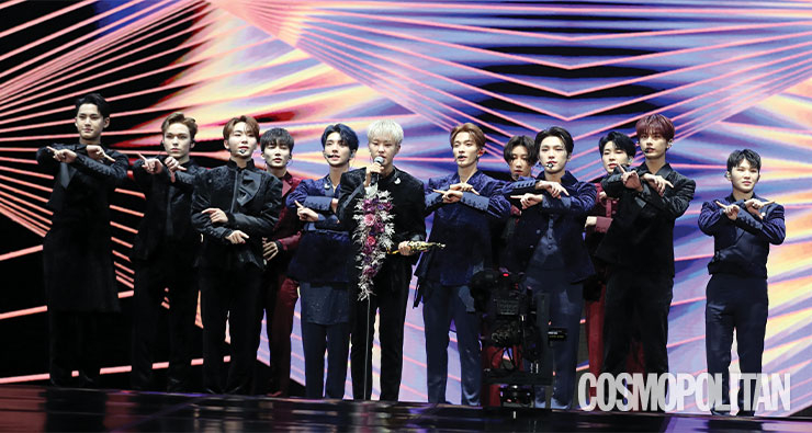 음반 본상을 수상한 세븐틴이 인사를 전하고 있다. Say the name, Seventeen! 