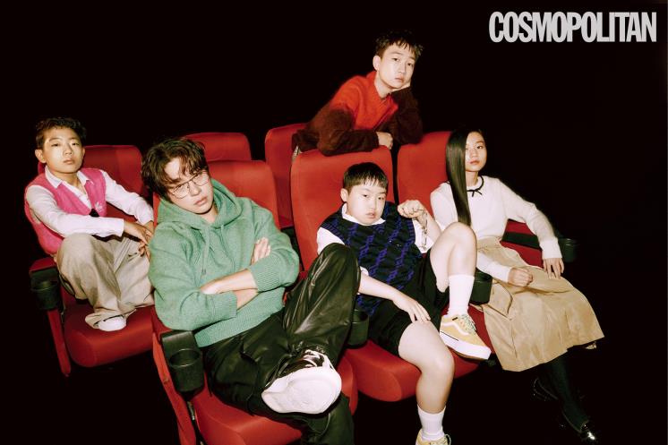 (박승준)니트 베스트 95만5천원 에트로. 팬츠 가격미정 코스. 셔츠, 스니커즈 스타일리스트 소장품. (박정민)후디 2백79만원, 가죽 팬츠 가격미정 모두 살바토레 페라가모. 안경 가격미정 젠틀몬스터. 스니커즈 가격미정 디올. (강지석)니트 톱 15만원 코스. (김담호)니트 베스트 10만5천원 코스. 스니커즈 가격미정 반스. 셔츠, 쇼츠, 양말 스타일리스트 소장품. (박효은)니트 톱 24만8천원 쟈니헤잇재즈. 스커트 25만8천원 프레드페리.