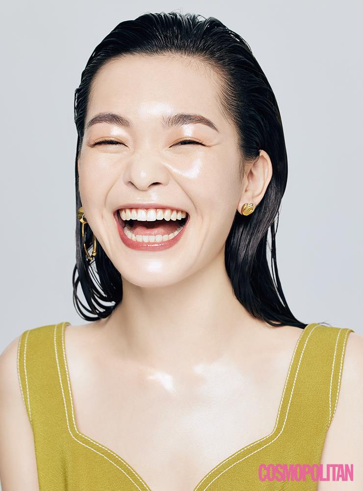 브라톱 18만5천원 레호. 귀고리 (왼쪽부터)23만원 드와떼. 11만원 귓볼.