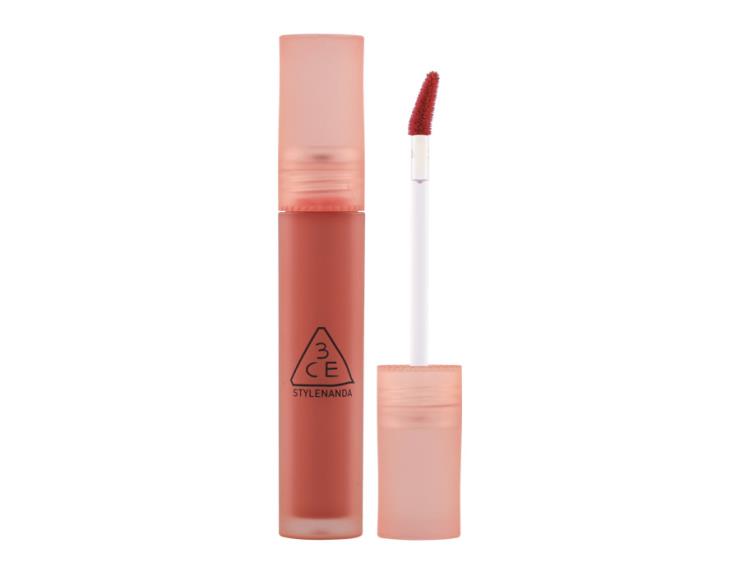 Product 3CE 블러 워터 틴트 #코랄문 1만5천원. 수분을 머금은 워터 겔이 함유돼 있어 입술에 촉촉하게 발리며, 컬러가 자연스럽게 스미듯 착색되는 틴트.