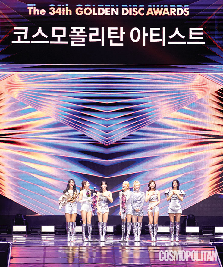 트와이스는 코스모폴리탄 아티스트상, 음반 본상, 디지털음원 본상을 수상하며 무려 3관왕에 올랐다.