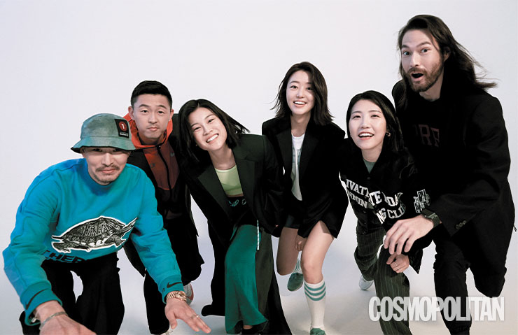 (왼쪽부터, 진복)팬츠 11만9천원 챈스챈스. (저스틴)재킷 29만9천원 문선. (애리)재킷 35만9천원 스튜디오 톰보이. 크롭 톱 1만7천원 H&M. (혜린)팬츠 9만8천원 미스치프. (은영)재킷 42만9천원 스튜디오 톰보이. (제임스)재킷 34만9천원 그레이양. 그 외 모두 본인 소장품.