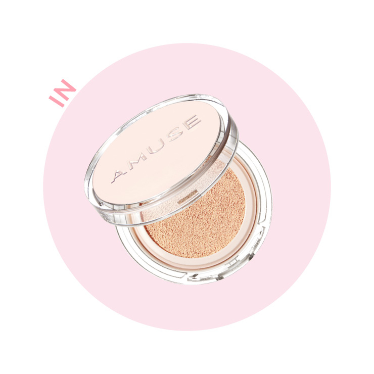 어뮤즈 스킨 튠 비건 커버 쿠션 SPF 45 PA++ 3만4천원. 자작나무 수액과 유칼립투스 잎 추출물을 무려 70%나 함유한 에센스 쿠션. 그만큼 촉촉, 투명하게 발리고 피부를 깨끗하게 커버한다.