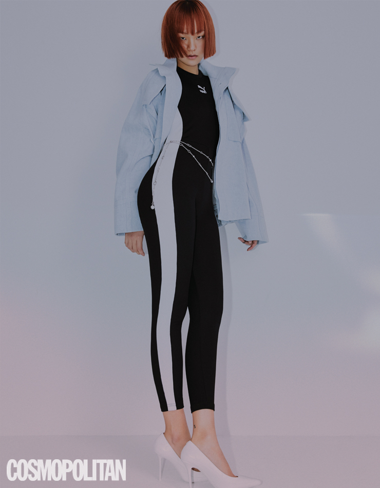 Pearls, pearls, pearls 스포티한 룩에 우아함을 더하는 진주 액세서리. 재킷 가격미정 우영미. 보디슈트 9만9천원 푸마. 벨트로 연출한 목걸이 가격미정 존 하디. 펌프스 가격미정 지미추x마린 세르 컬렉션.