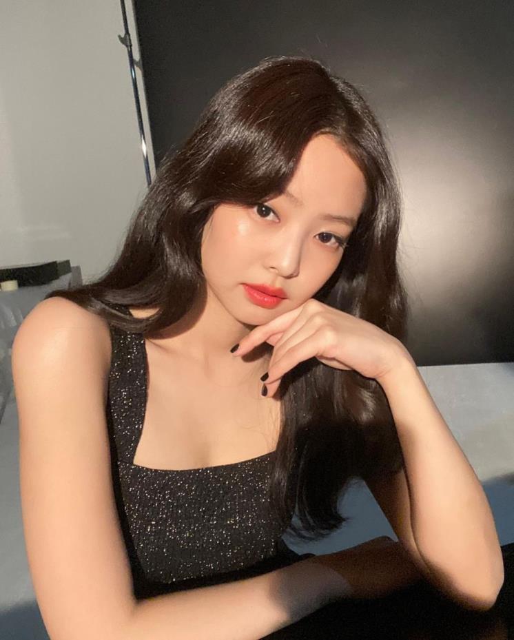 @jennierubyjane