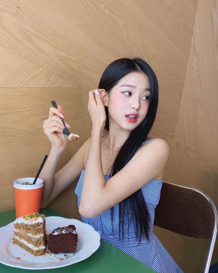 @official_izone