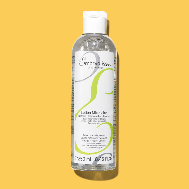 엠브리올리스 미셀라 로션 3만원▶피지 분비를 조절하는 약산성 클렌징 워터. 화장솜에 적신 뒤 피부를 닦아내면 노폐물은 제거하고 수분감은 남긴다.