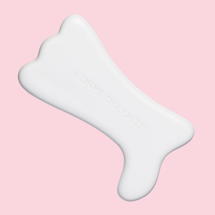 데코르테 괄사 3만6천원&rarr;예로부터 전해 내려온 마사지 기법에서 착안해 도기로 만든 마사저. 