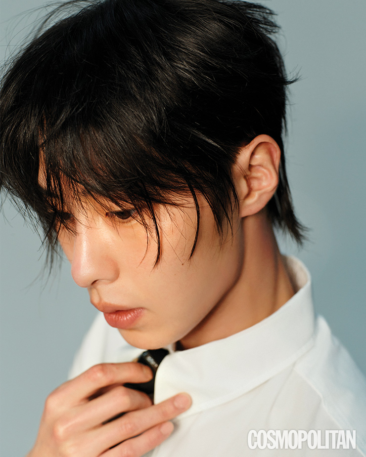  셔츠 1백38만4천4백원, 타이 16만9천8백원 모두 본봄.