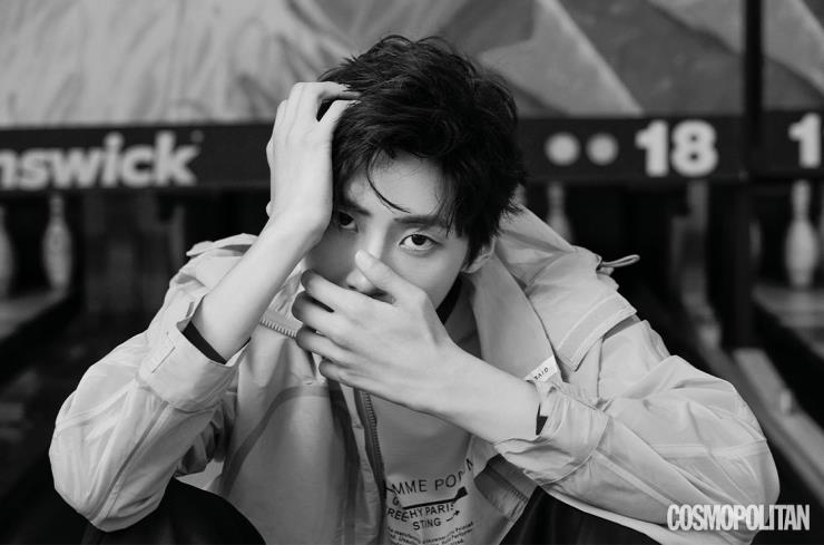 재킷, 티셔츠, 터틀넥, 팬츠 모두 가격미정 지방시. 