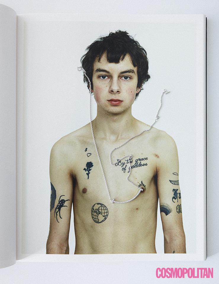 T 스마일 미디움 펜던트 가격미정 티파니. 아트 북 <Solus Volume I: Concerning Atypical Beauty and Youth>, Pieter Hugo, RM by 포스트 포에틱스, 9만6천원.