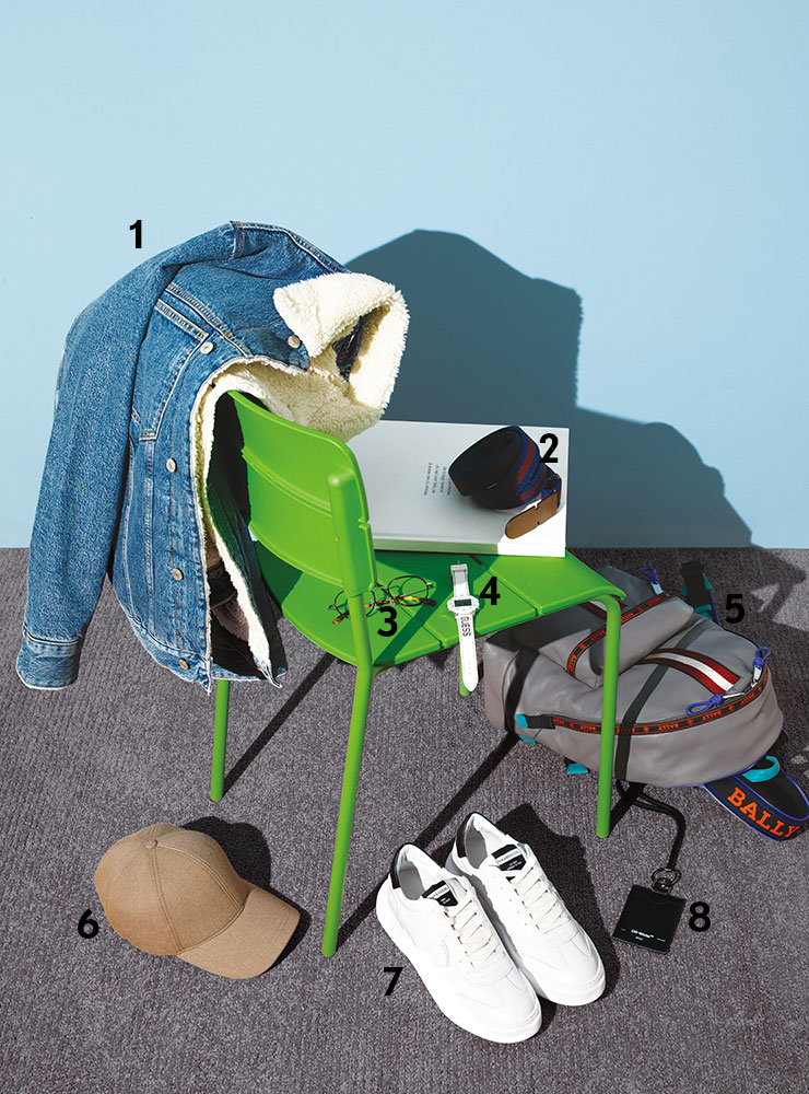 1 데님 재킷 31만5천원 타미진스. 2 벨트 31만원 토즈. 3 안경 23만원 뮤지크. 4 시계 15만8천원 게스 워치. 5 백팩 가격미정 발리. 6 캡 2만5천원 자라. 7 스니커즈 53만8천원 필립모델 by hanstyle.com. 8 카드 지갑 25만원 오프화이트. 