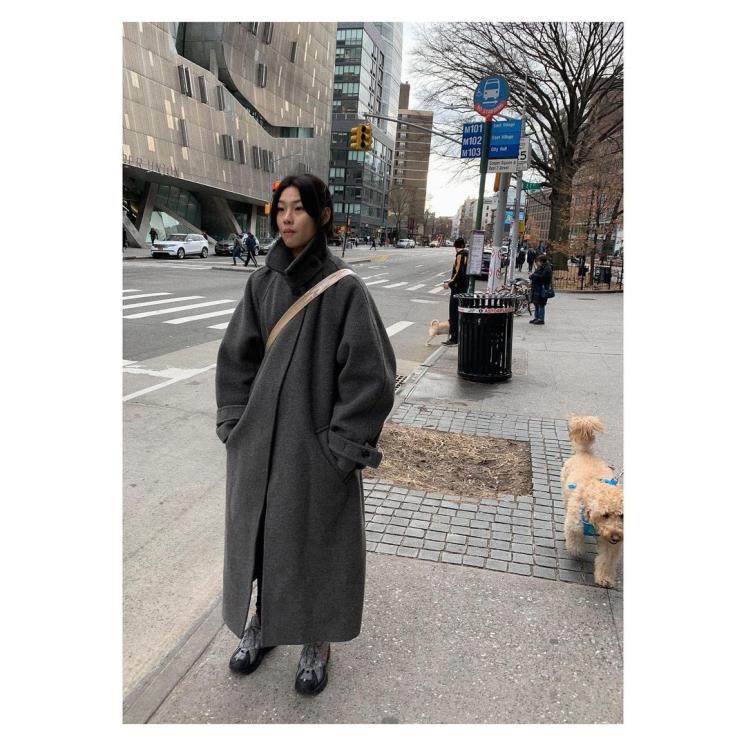 오버사이즈 실루엣을 사랑하는 정호연.