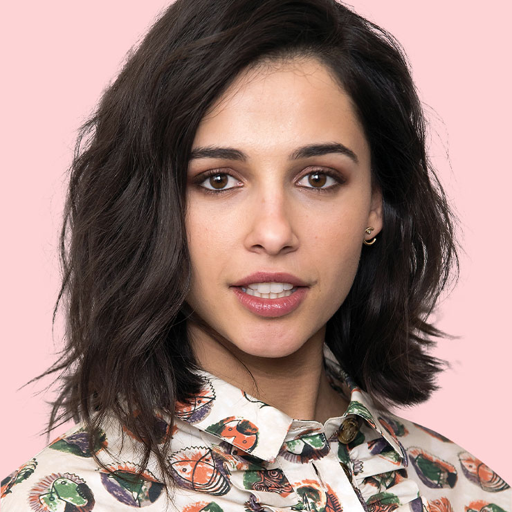 나오미 스콧 &rarr; <알라딘>의 ‘자스민 공주’로 더 친숙한 나오미. 영국계 아버지와 인도계 어머니 사이에서 태어난 그녀의 이국적인 외모야말로 역대급 매력으로 인정!