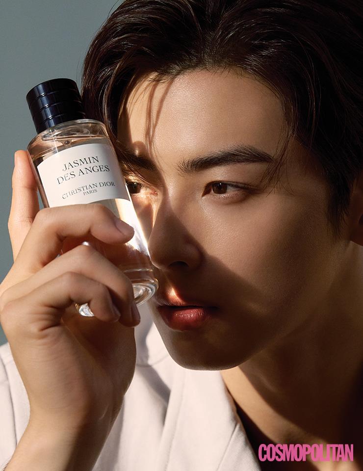 라 콜렉시옹 프리베 크리스챤 디올 쟈스망 데 쟝주 오 드 퍼퓸 125ml 35만원대 차은우가 머문, 햇살이 내리쬐는 따뜻한 공간을 채운 향기는 감미롭고 풍성한 플로럴 프루티 향이 매력적이다. 재킷 가격미정 디올.
