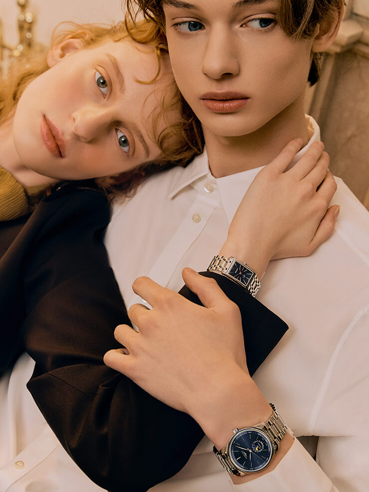 (왼쪽부터) [마스터 컬렉션] 직경 40mm로 6시 방향에 삽입된 문페이즈가 인상적이다. 64시간 파워 리저브의 기계식 자동 무브먼트를 제공하는 워치. 3백10만원. [돌체비타] 기하학적인 선과 부드러운 곡선이 미묘하게 어우러진 돌체비타 컬렉션. 직사각형의 케이스가 클래식하면서도 캐주얼한 매력을 선사한다. 1백70만원, 모두 론진.