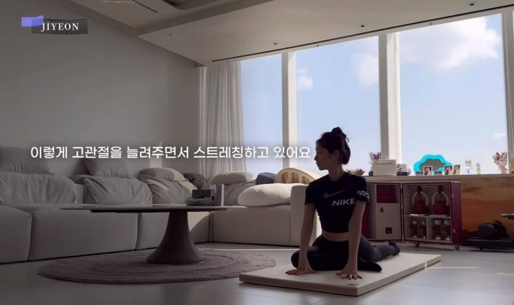 유튜브 <지연 JIYEON>