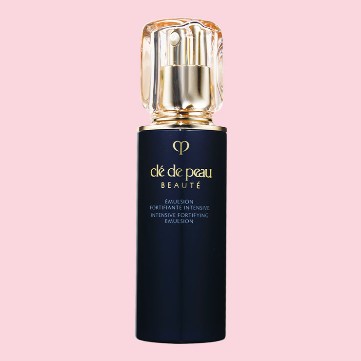 끌레드뽀 보떼 나이트 모이스처라이저 인텐시브 포티파잉 에멀전 16만원대&rarr;낮 동안 손상된 피부를 다독이는 가벼운 데일리 로션.