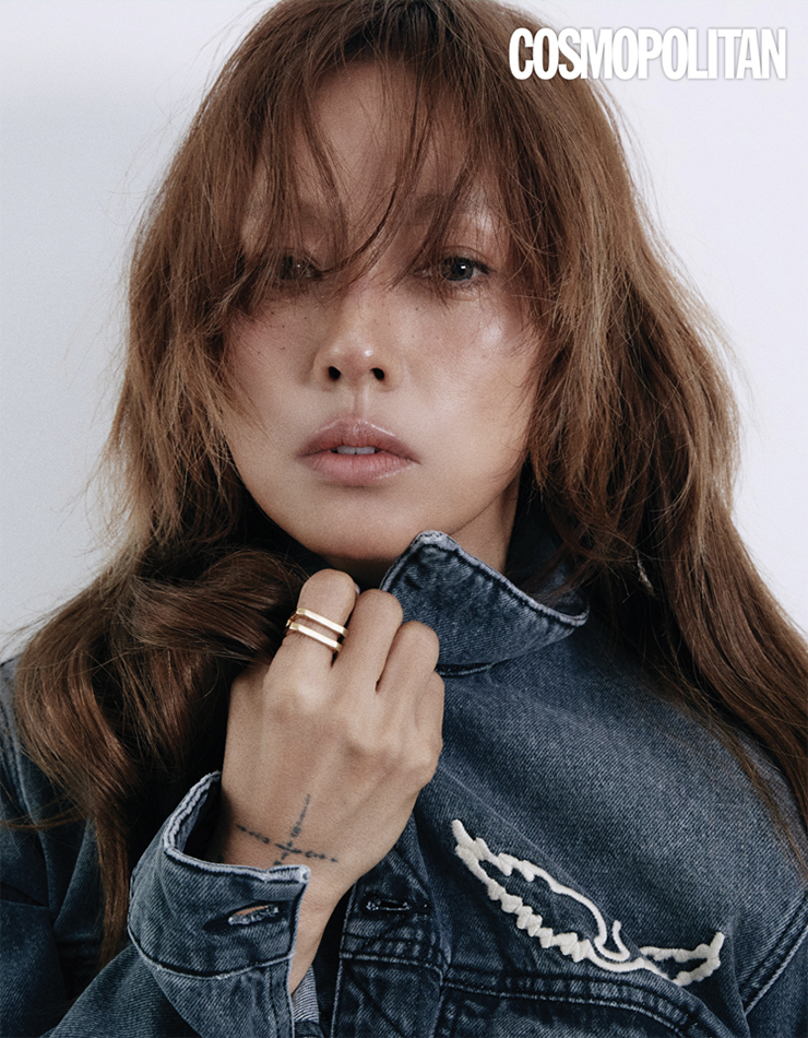 빈티지 워싱 데님 재킷 Kase Denim Eco, 반지 Cecilia Set Ring 모두 쟈딕앤볼테르.
