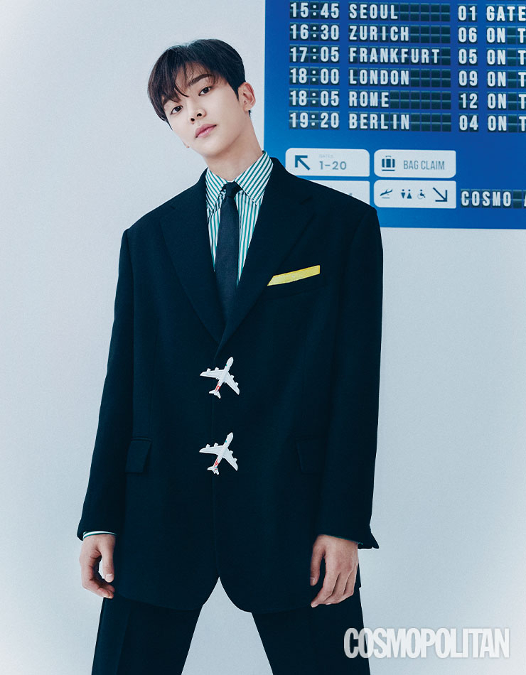 슈트, 셔츠, 타이 모두 가격미정 루이 비통 남성 컬렉션.