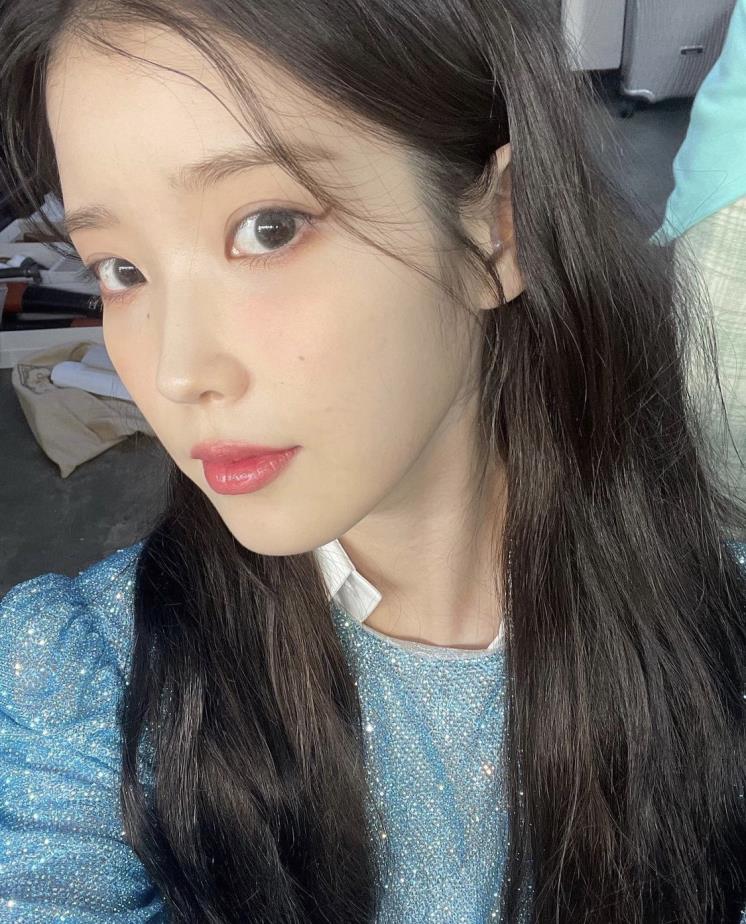 아이유 인스타그램(@dlwlrma)