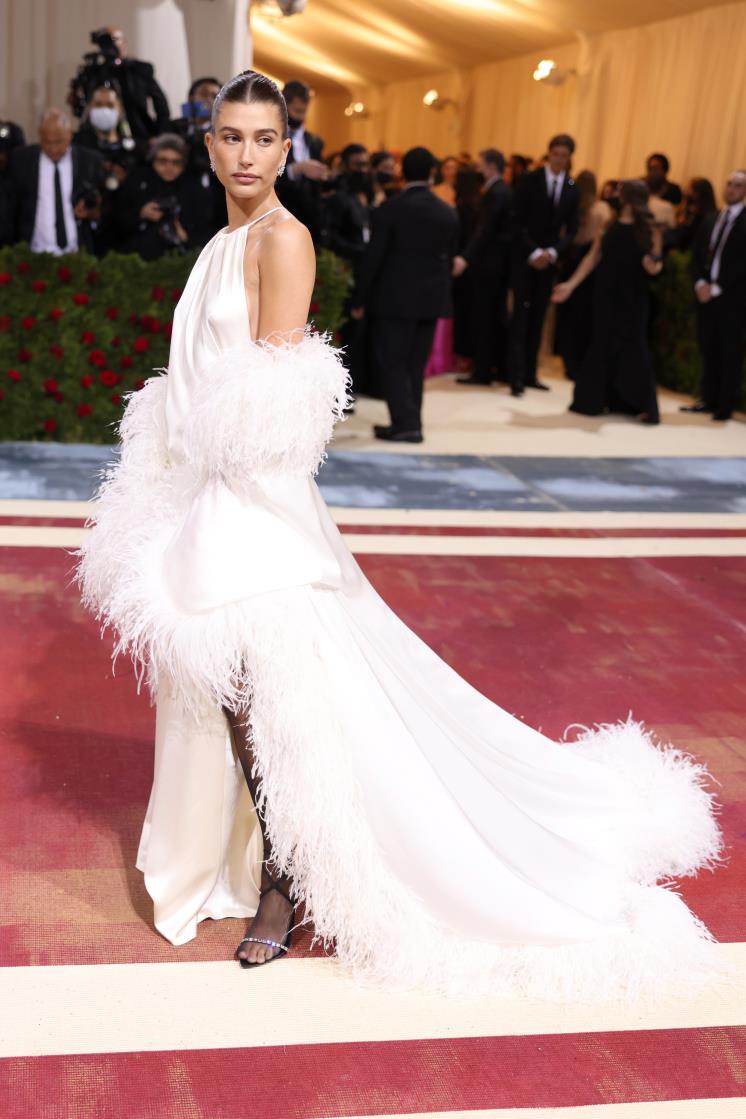 NEW YORK, NEW YORK - MAY 02: Hailey Bieber attends The 2022 Met Gala Celebrating ″In America: An Anthology of Fashion″ at The Metropolitan Museum of Art on May 02, 2022 in New York City. (Photo by John Shearer/Getty Images)