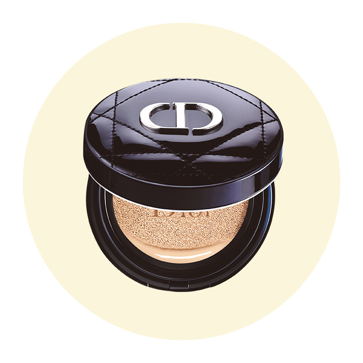 디올 포에버 스킨 글로우 쿠션 SPF 50 PA+++ 8만4천원대.