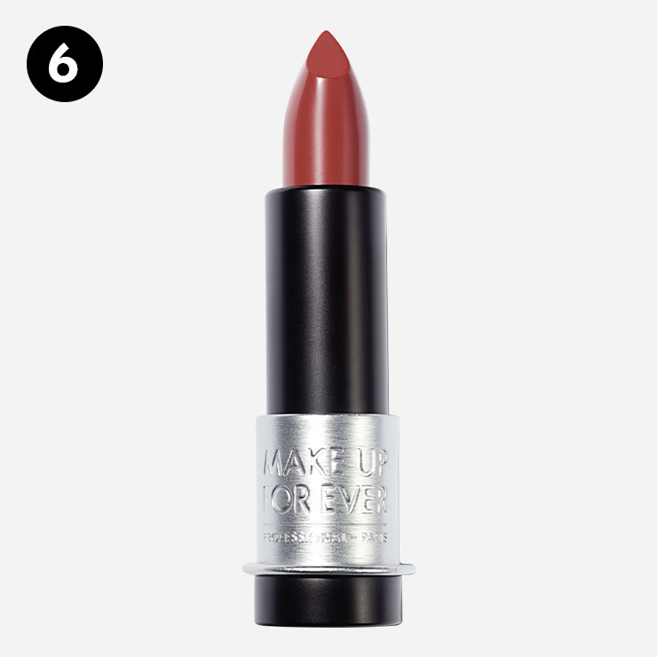 메이크업 포에버 아티스트 루즈 C108 3만4천원대 ▶ 브랜드만의 워터 스톡 기술이 수분 손실을 막아 오랜 시간 촉촉한 입술로 만들어주는 크림 타입의 립스틱. 브러시를 사용하지 않아도 입술에 정교한 립 메이크업이 가능하다. → 써봤더니 : 트렌치코트가 잘 어울릴 것 같은 가을 갬성의 브라운 mlbb 컬러! 부드럽게 발리면서 실키하게 마무리돼 보기보다 부담스럽지 않다.