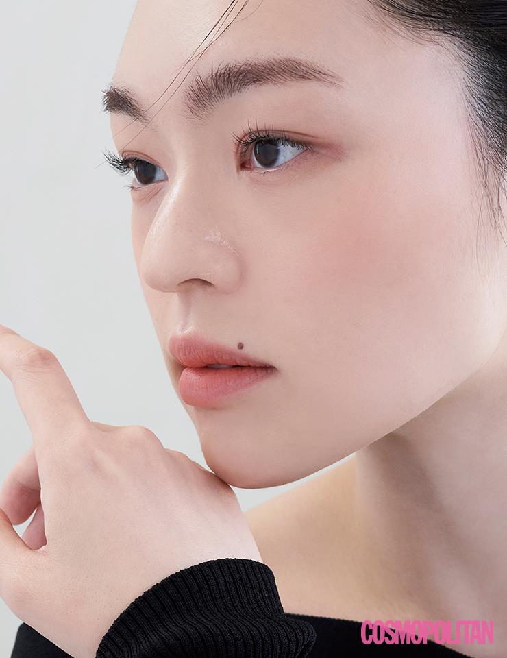 일상의 지루함을 걷어낸 비건 오브제 코즈메틱 무지개맨션. 흔히 지나치기 쉬운 익숙한 것들에서 영감을 얻고, 무의식중에 굳어진 관념을 새로운 관점에서 재창조하는 것이 무지개맨션이 추구하는 콘셉트다.