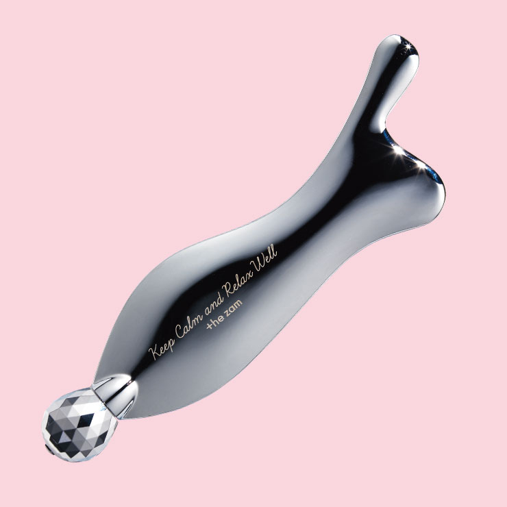 에뛰드하우스 더 잠 테라피 마사저 3만원&rarr;부위에 따라 롤러·커브·돌기 부분을 자유자재로 쓰기 좋은 페이스&보디 마사저.