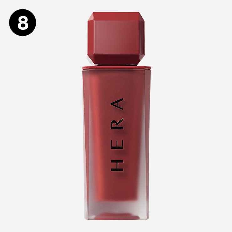 헤라 센슈얼 파우더 매트 350호 달리아 3만5천원대 ▶ 파우더를 도포한 듯 가볍고 보송보송하게 마무리되는 한정판 리퀴드 립스틱. 매트한 텍스처임에도 입술 각질이나 주름은 가려주고 속은 촉촉하게 만들어준다. → 써봤더니 : 완전 예쁜 단풍나무 컬러! 말도 못 하게 가볍게 발리면서 보드랍게 마무리돼 진한 컬러지만 블러 처리한 듯 자연스러운 립 메이크업이 가능하다.