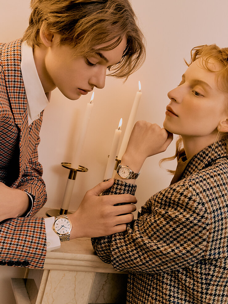 (왼쪽부터)[레코드] 오토매틱 로마 숫자로 이뤄진 다이얼에 적용된 블루 컬러 바늘이 매력적이다. 클래식한 우아함과 탁월함을 결합한 워치 . 4백80만원. [콘퀘스트 클래식] 인덱스에 0.055캐럿의 최상급 다이아몬드가 세팅되어 고급스러움을 강조한다. 2백10만원 , 모두 론진. 