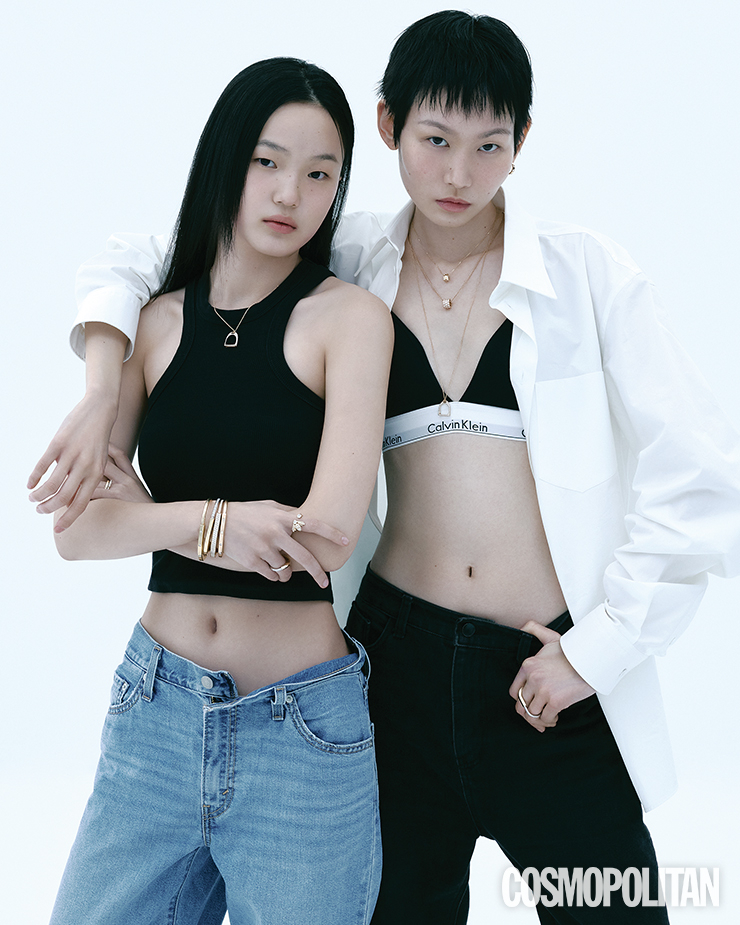 (소이)파베 다이아몬드 네크리스 5백60만원대 랄프 로렌. 티파니 락 뱅글 모두 가격미정 티파니앤코. (오른손)검지의 비 마이 러브 링 가격미정 쇼메. 약지의 하프 파베 다이아몬드 티파니 락 링, (왼손)티파니 락 링 모두 가격미정 티파니앤코. 탱크톱 1만7천원대 자라. 데님 팬츠 16만9천원 리바이스. (주원)비 마이 러브 후프 이어링 5백만원대 쇼메. (위부터)옐로 골드 비 마이 러브 펜던트 4백만원대, 로즈 골드 비 마이 러브 펜던트 1천만원대 모두 쇼메. 더블 스터럽 라리엇 네크리스 6백90만원대 랄프 로렌. 티파니 락 투 핑거 링 가격미정 티파니앤코. 셔츠 가격미정 루이 비통. 브라톱 7만9천원 캘빈클라인. 팬츠 에디터 소장품.