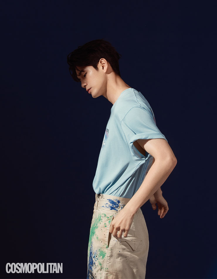 티셔츠 59만원 아미리 by 무이. 팬츠 49만원대 사스콰치패브릭스 by 매치스패션.