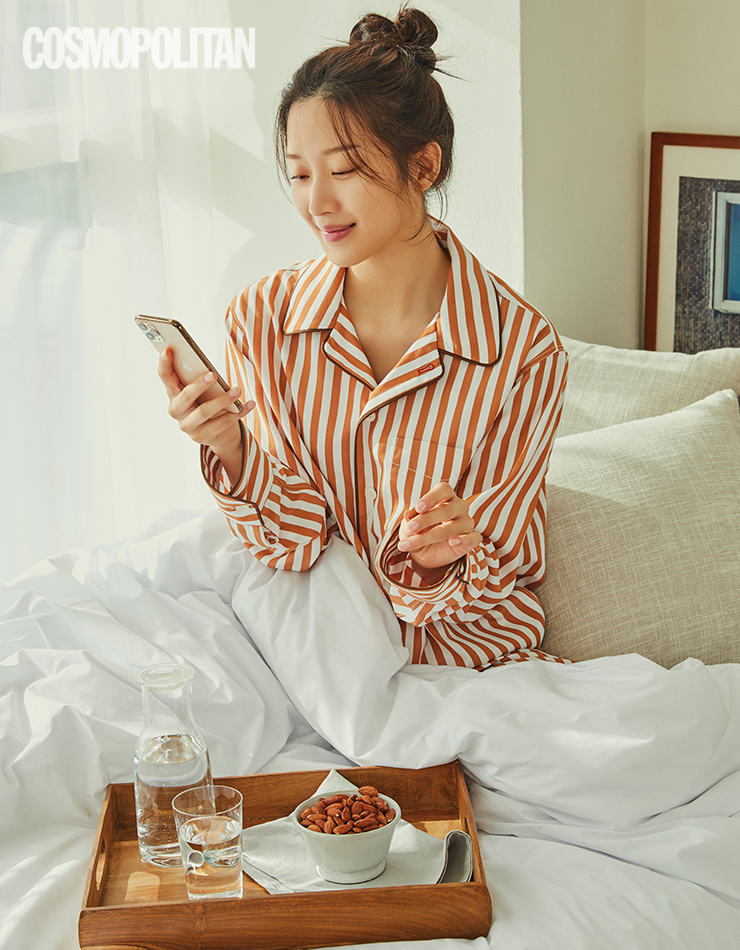 일어나자마자 아몬드 한 줌으로 건강하게 시작하는 아침.