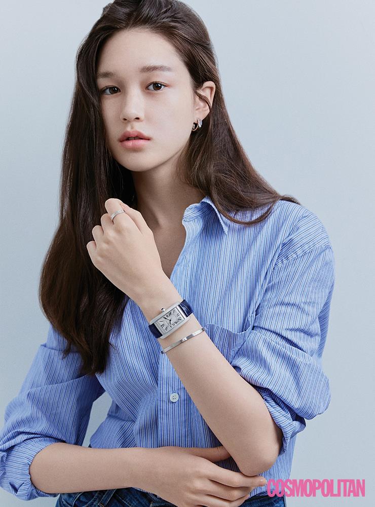 탱크 아메리칸 워치 7백90만원대, 러브 이어링 7백30만원대, 러브 브레이슬릿 6백30만원대, 러브 링 3백10만원대 모두 까르띠에. 셔츠 가격미정 아르켓.