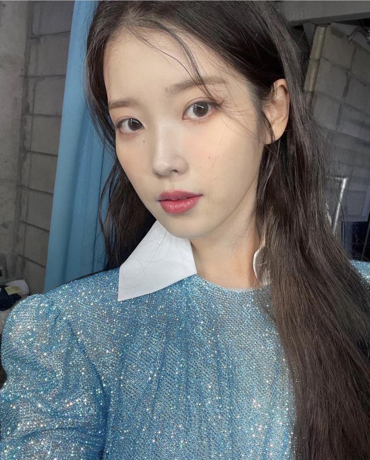 아이유 인스타그램(@dlwlrma)