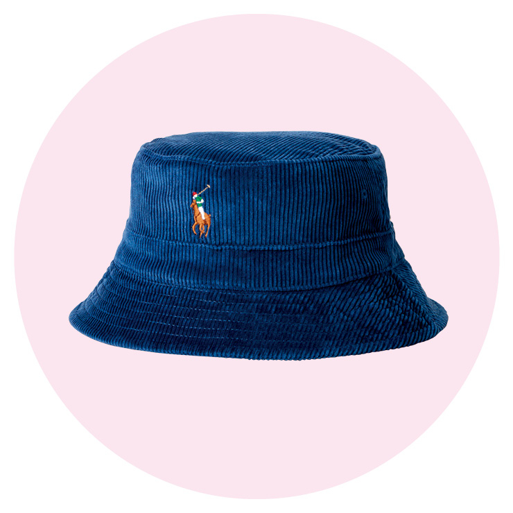 BUCKET HAT_ 푹 눌러 쓰면 게임 오버! 일명 벙거지 모자라 불리는 버킷 해트는 아웃도어 열풍을 등에 업고 대중적인 아이템으로 거듭났다. 8만9천원 폴로 랄프 로렌.