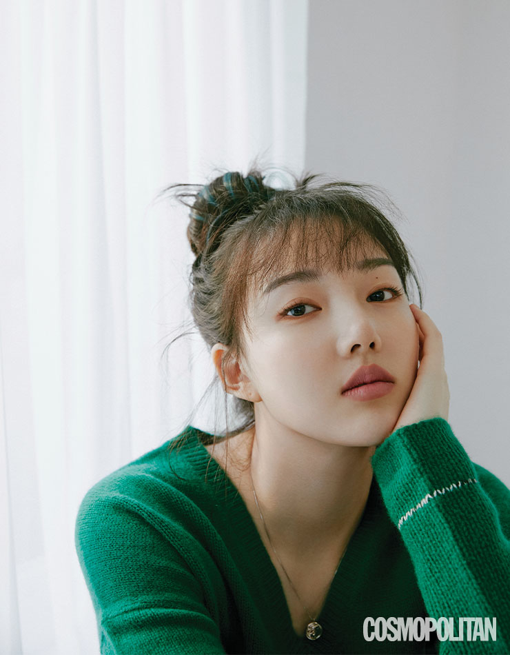 니트 톱 가격미정 조셉. 목걸이 3만7천원 타티아나.