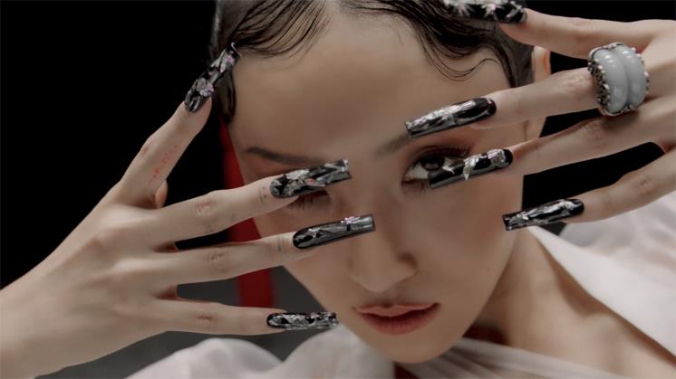화사 <I'm a 빛> M/V