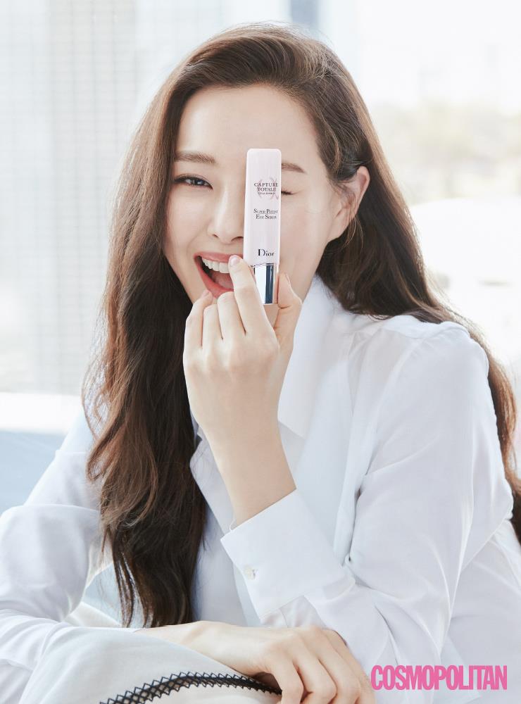 스킨 디올 캡춰 토탈 슈퍼 포텐트 아이 세럼 20ml 11만원대. 셔츠, 스커트 가격미정 디올.