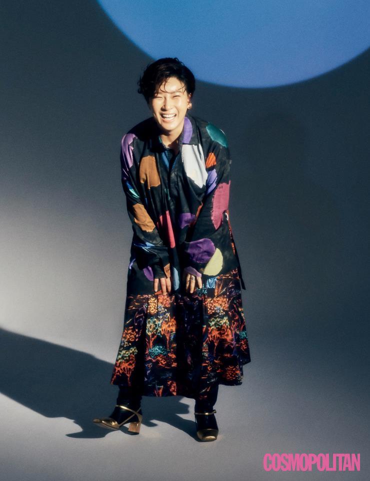셔츠 가격미정 비비안 웨스트우드. 스커트 가격미정 msgm. 이어 커프 (라지)14만원대, (스몰)9만원대 모두 르이에. 슈즈 가격미정 포츠.