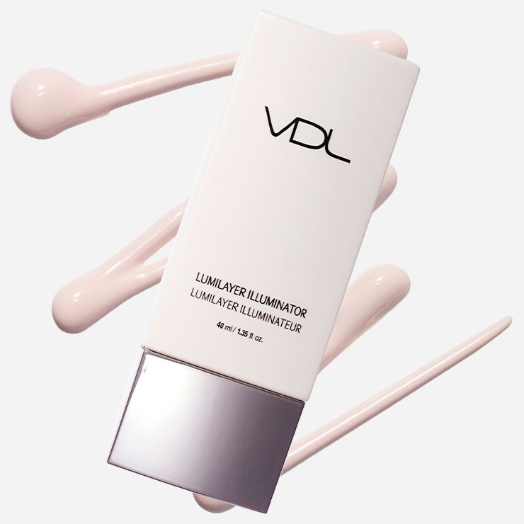 VDL 루미레이어 일루미네이터 3만2천원▷생크림처럼 부드러우면서도 쫀쫀한 제형의 베이비 핑크빛 펄 베이스로 불규칙한 톤을 균일하게 정돈해준다.