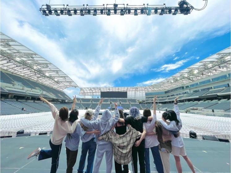 @nayeonyny @jy_piece @momo @m.by__sana @_zyozyo @dahhyunnee
