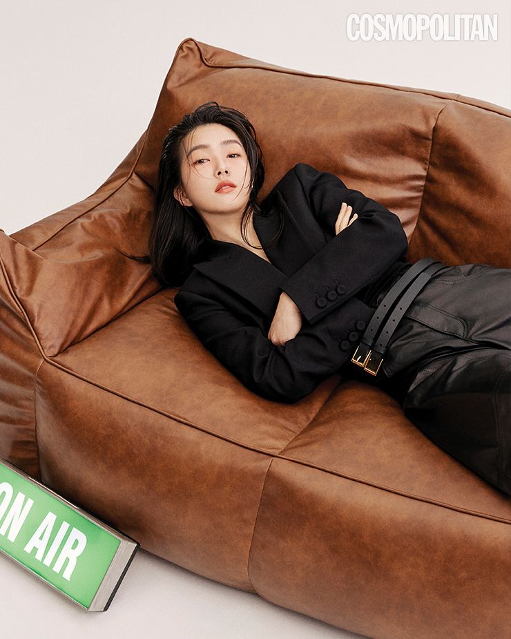 재킷 가격미정 모스키노. 팬츠 가격미정 프롬웨어. 벨트 가격미정 돌체앤가바나. 이너 톱 스타일리스트 소장품. 